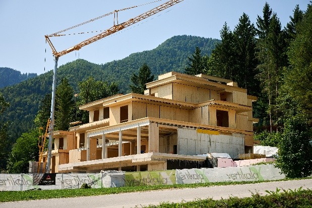 4. Končana betonska dela in lesena konstrukcija hotela, september 2025